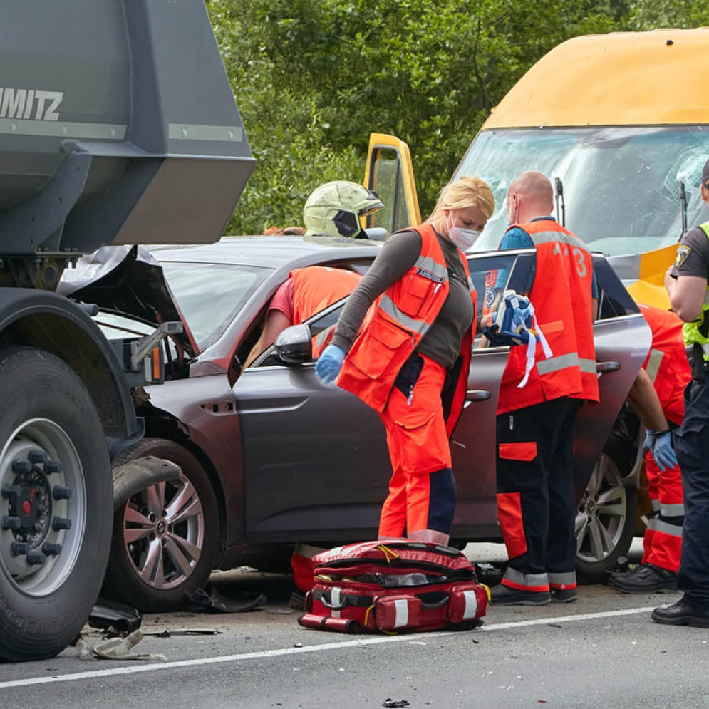 Truck Accidents vs. Car Accidents_ Key Differences and Who’s Liable (1)